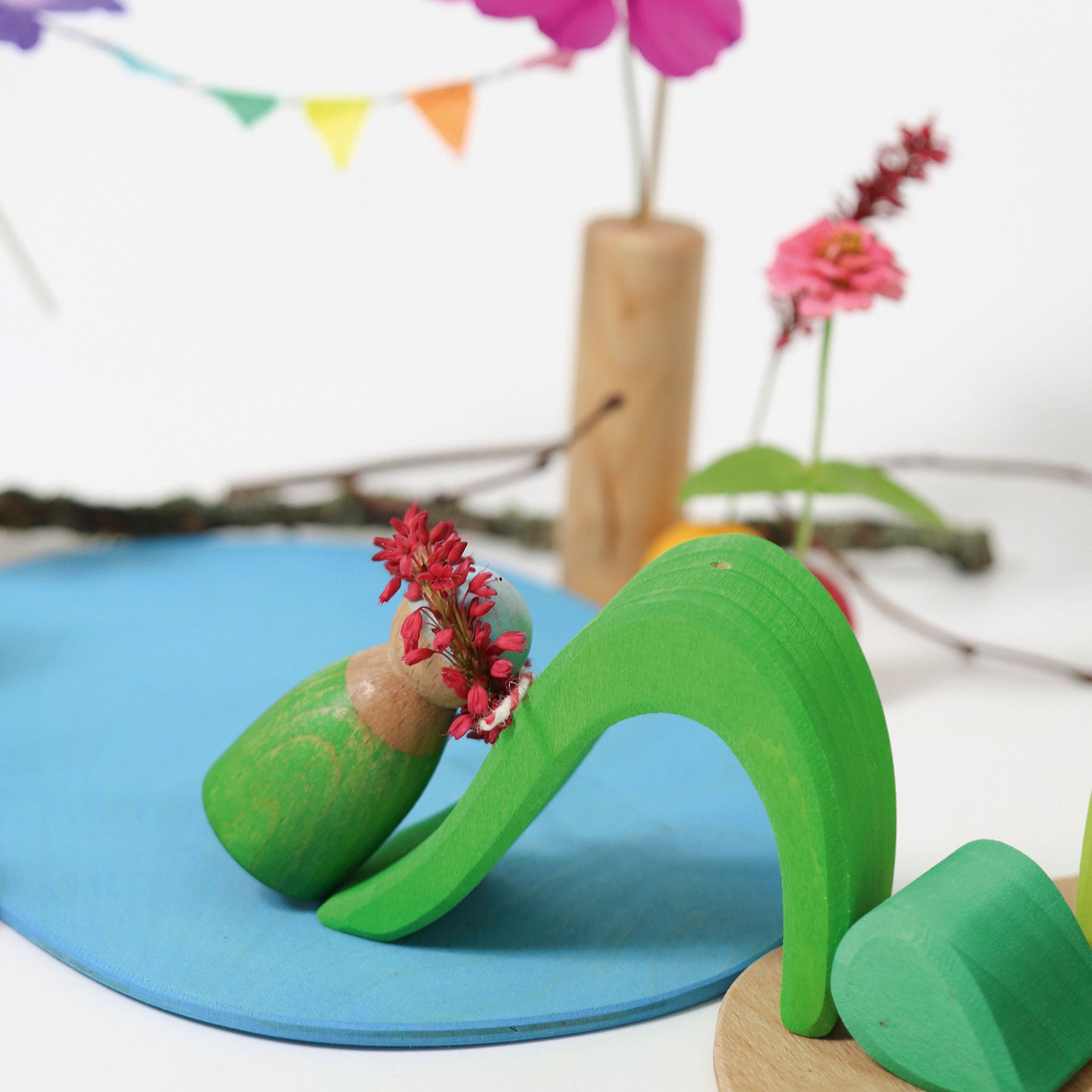 Set joc small world din lemn cu căsuță și accesorii, Small World Play in the Woods – Grimms