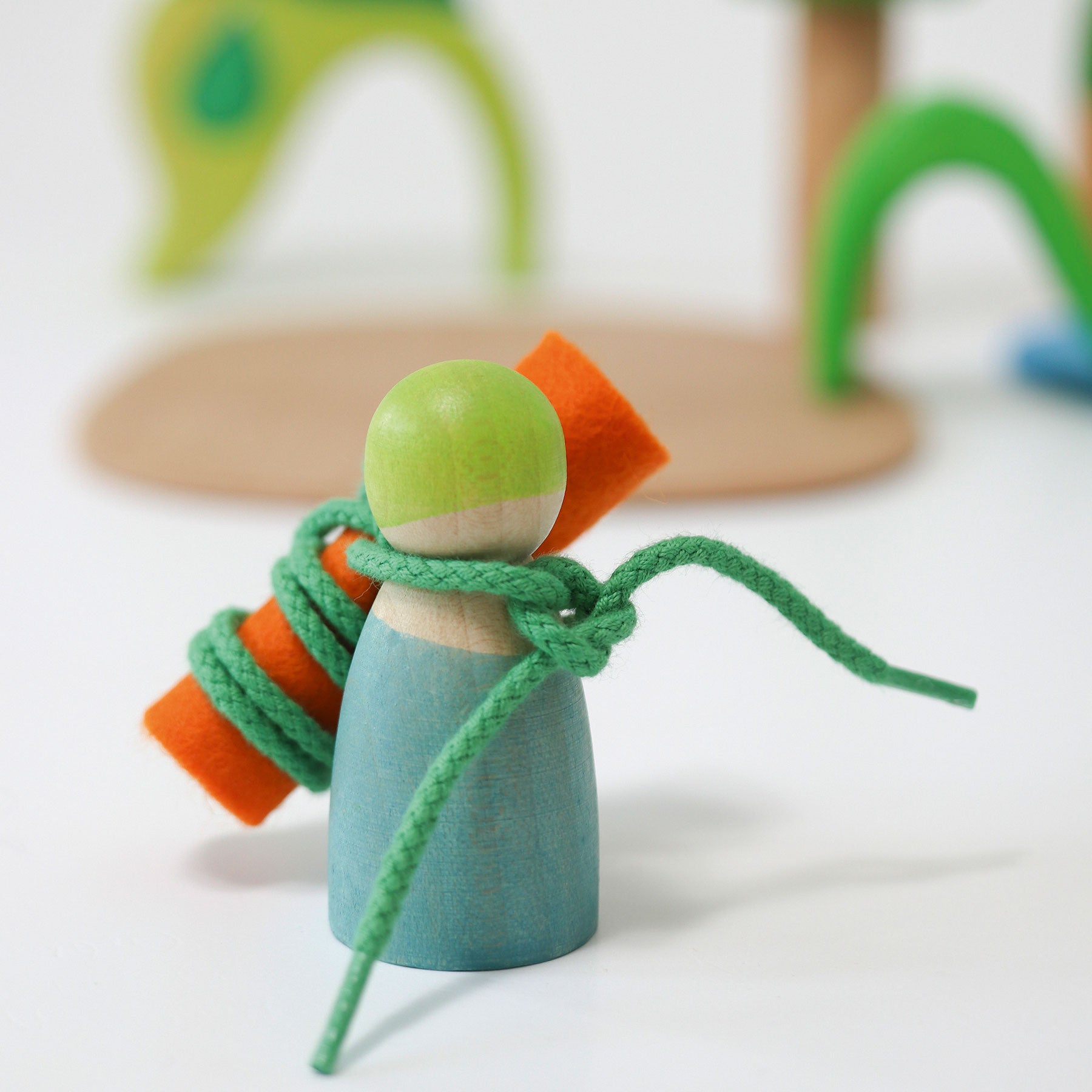 Set joc small world din lemn cu căsuță și accesorii, Small World Play in the Woods – Grimms