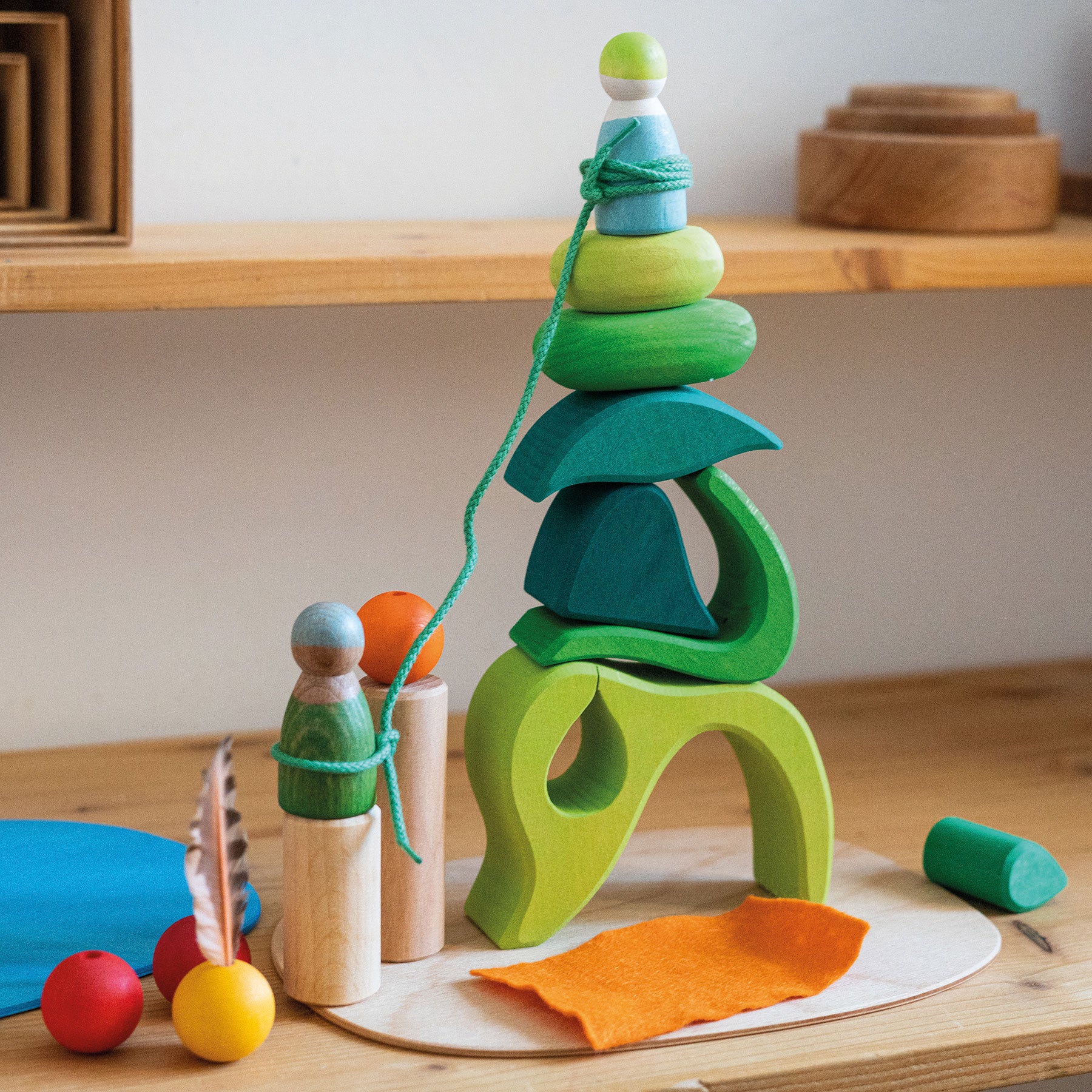 Set joc small world din lemn cu căsuță și accesorii, Small World Play in the Woods – Grimms