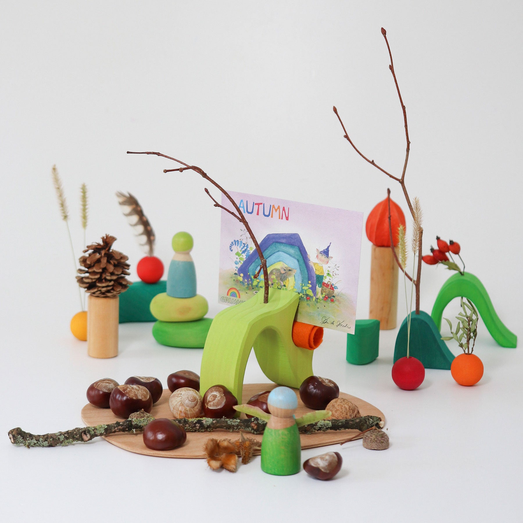 Set joc small world din lemn cu căsuță și accesorii, Small World Play in the Woods – Grimms