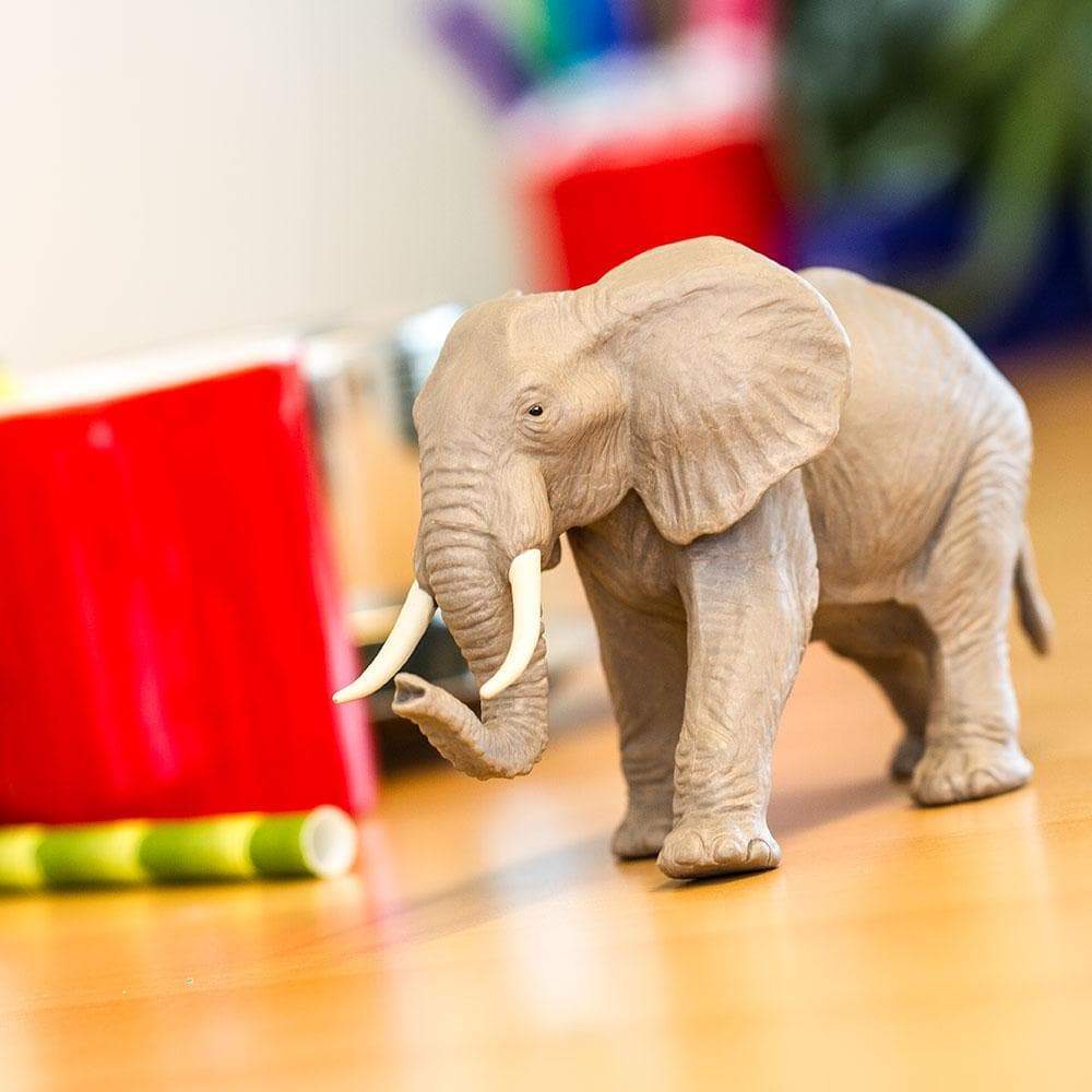 Figurină realistă elefant african, 16,5 cm – Safari Ltd.