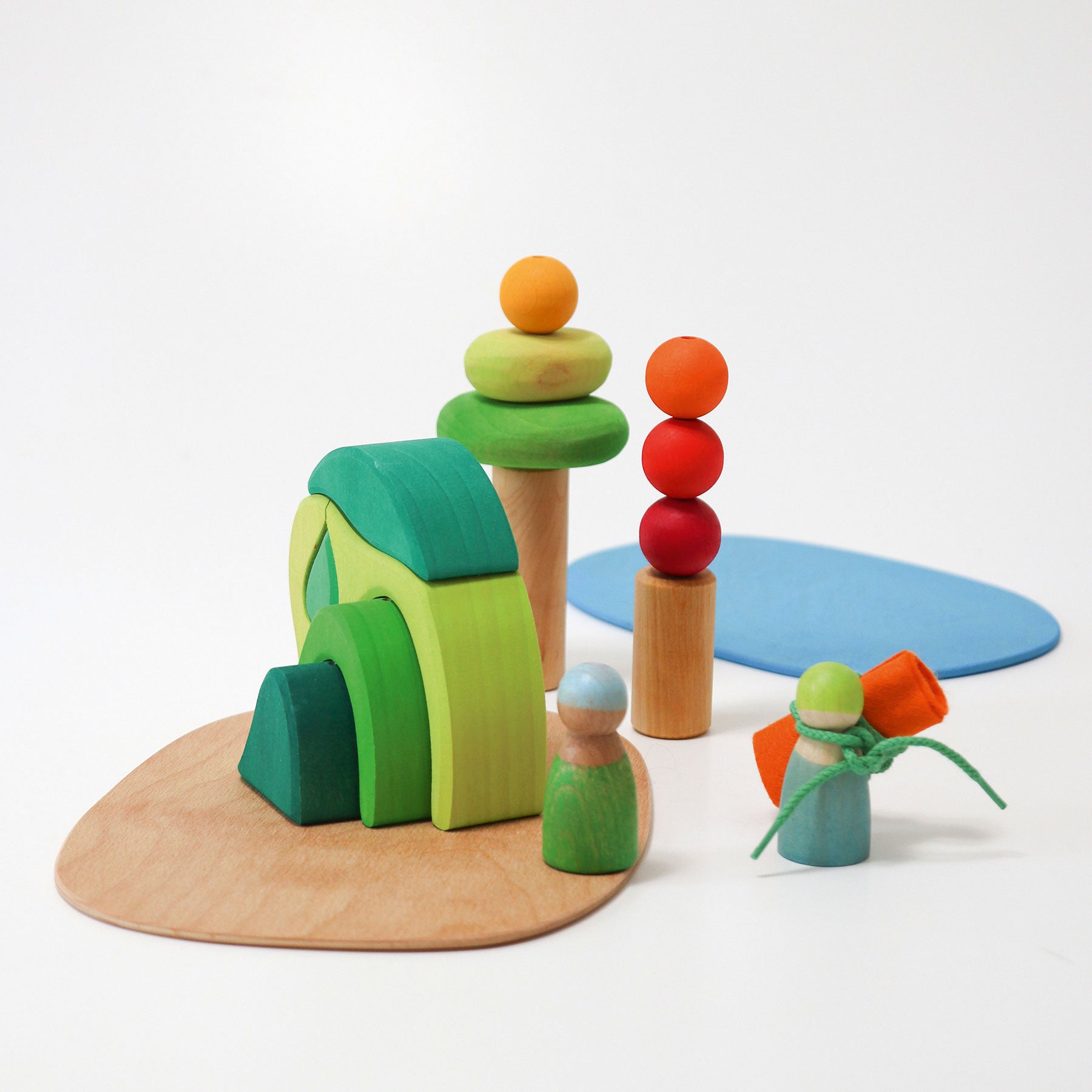 Set joc small world din lemn cu căsuță și accesorii, Small World Play in the Woods – Grimms