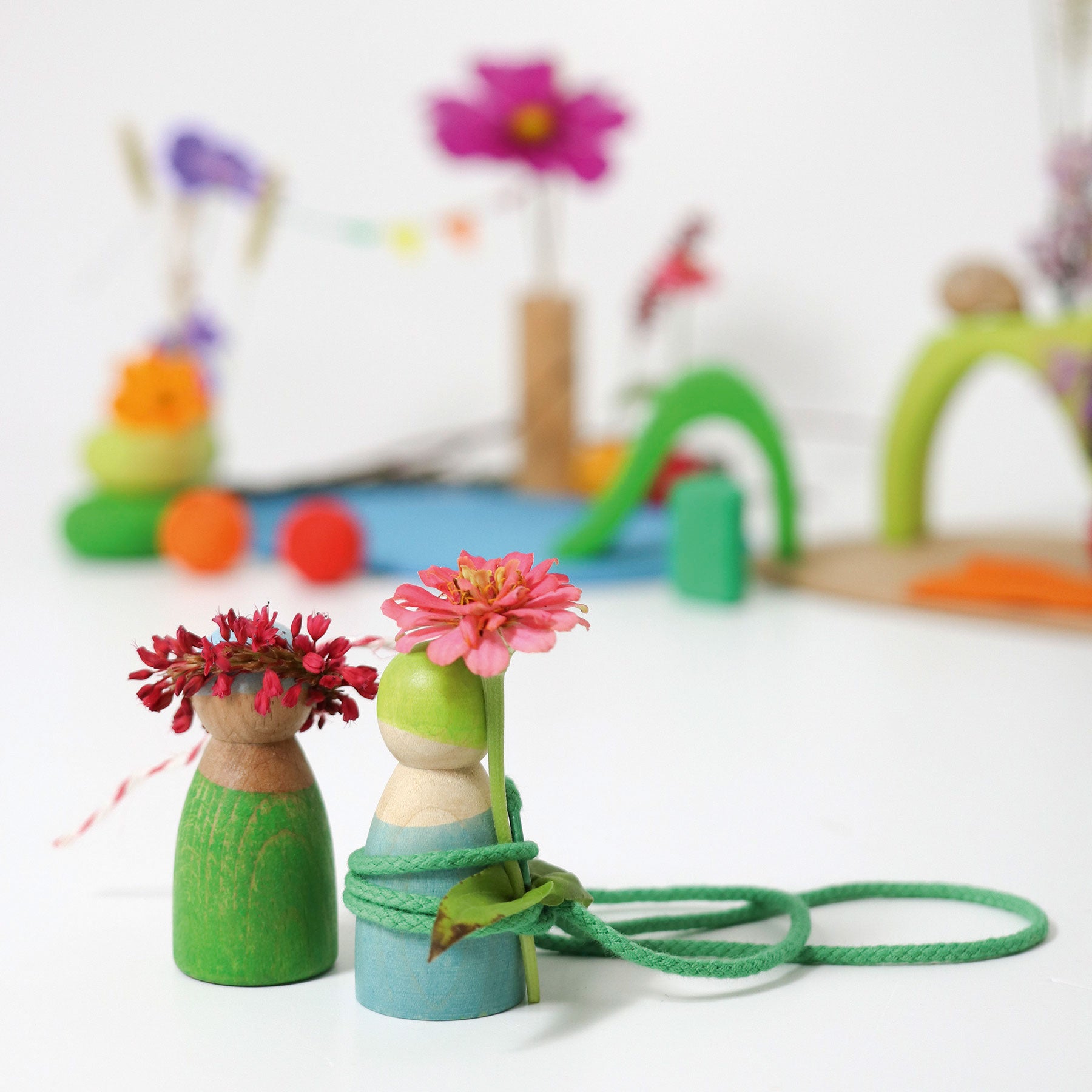 Set joc small world din lemn cu căsuță și accesorii, Small World Play in the Woods – Grimms