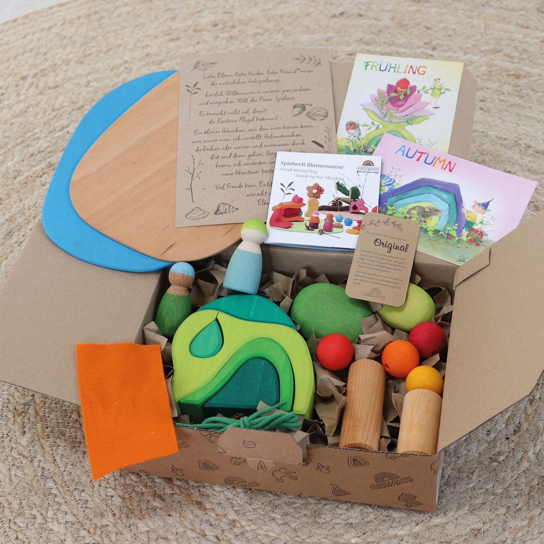 Set joc small world din lemn cu căsuță și accesorii, Small World Play in the Woods – Grimms