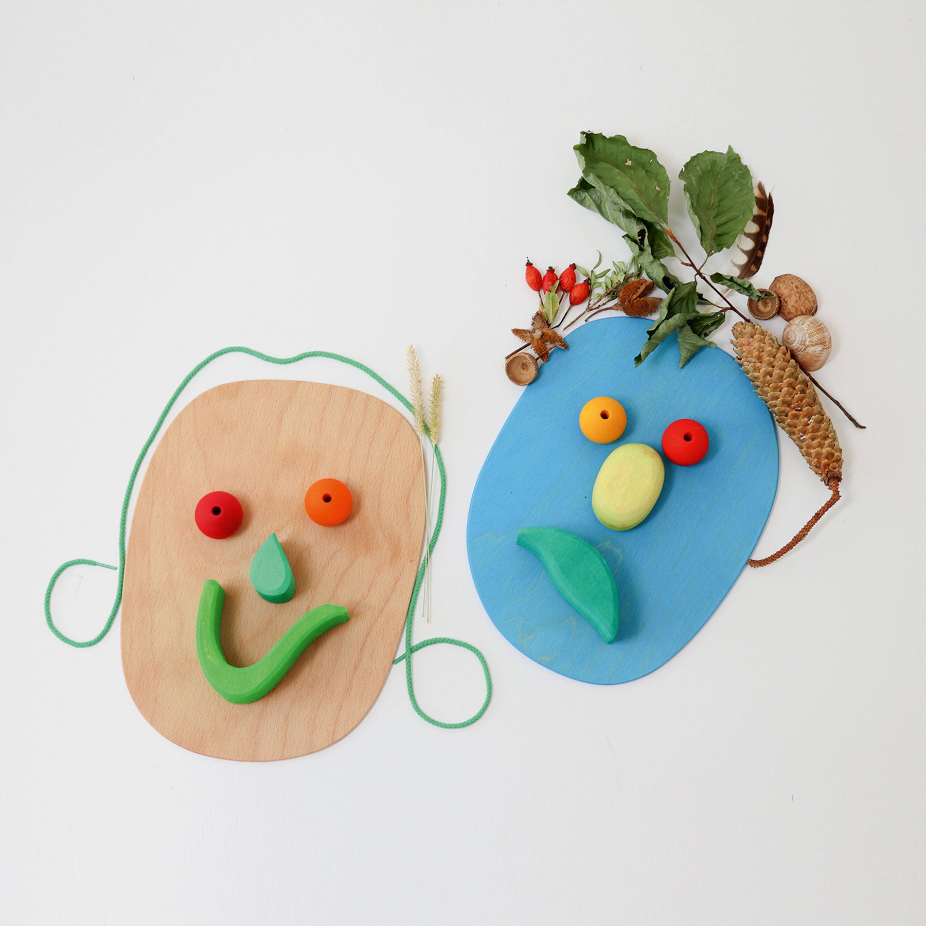 Set joc small world din lemn cu căsuță și accesorii, Small World Play in the Woods – Grimms