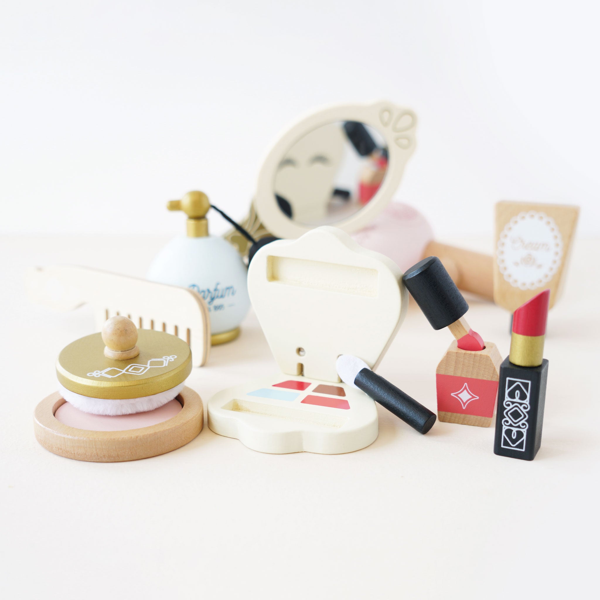 Trusă de înfrumusețare din lemn, set 9 piese cu săculeț – Le Toy Van